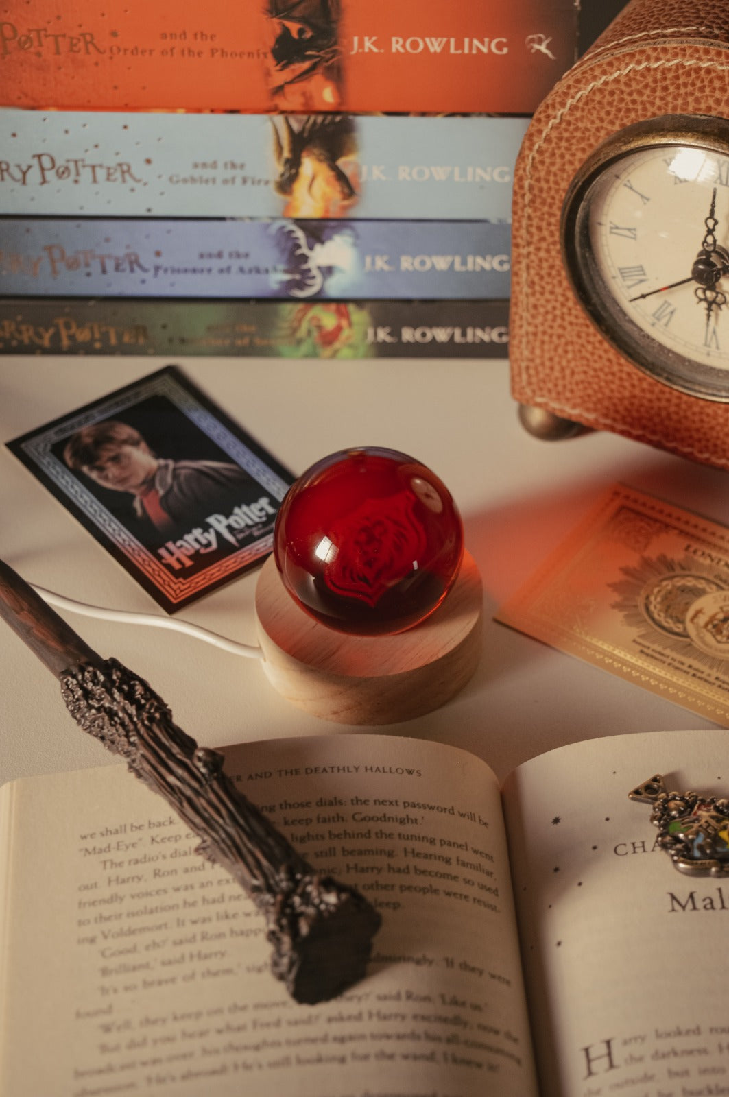 Harry Potter Hogwarts House LED Lamp | Gryffindor, Slytherin, Ravenclaw & Hufflepuff | Wizard-Themed Decorative Light