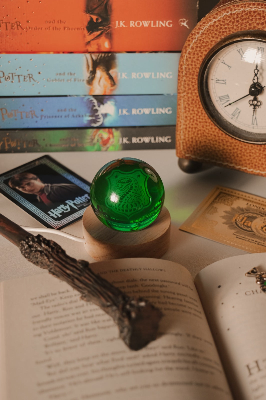 Harry Potter Hogwarts House LED Lamp | Gryffindor, Slytherin, Ravenclaw & Hufflepuff | Wizard-Themed Decorative Light