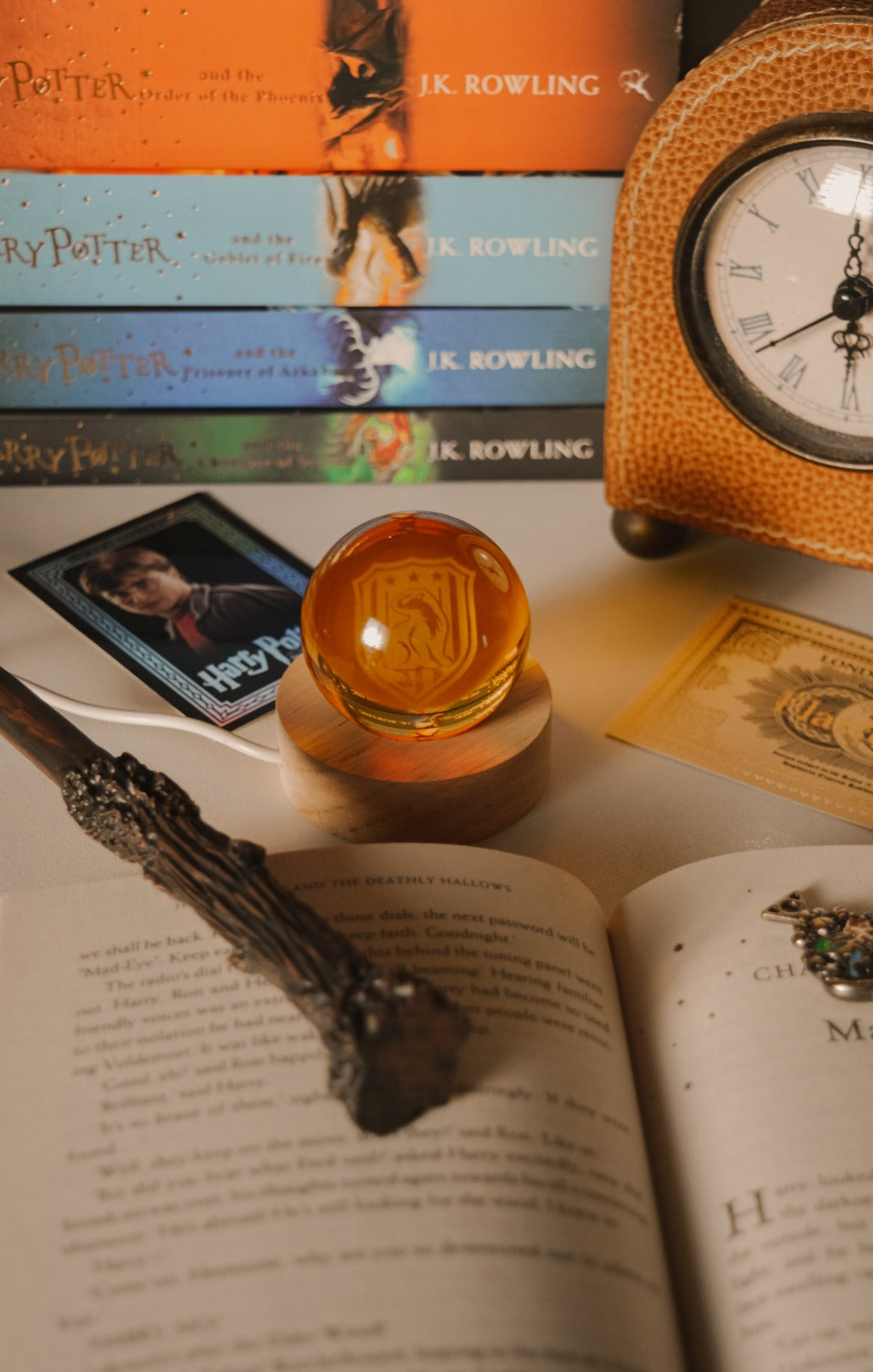 Harry Potter Hogwarts House LED Lamp | Gryffindor, Slytherin, Ravenclaw & Hufflepuff | Wizard-Themed Decorative Light